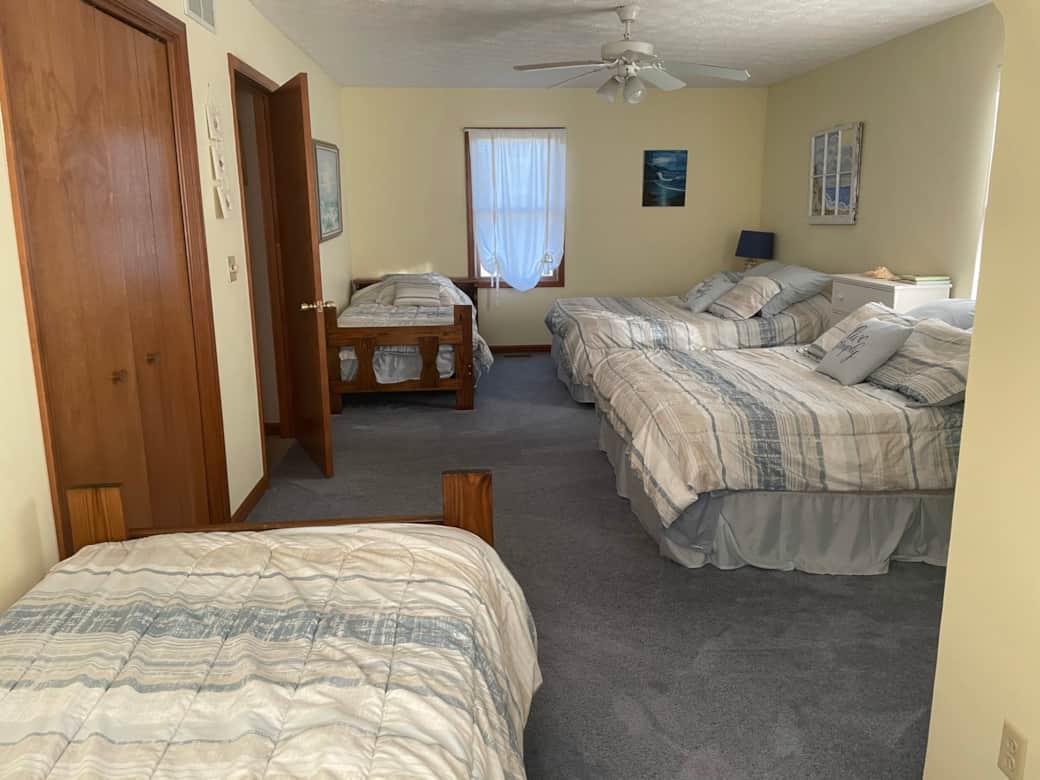 Bedroom 2 (2 queens, 2 twins) - upper floor