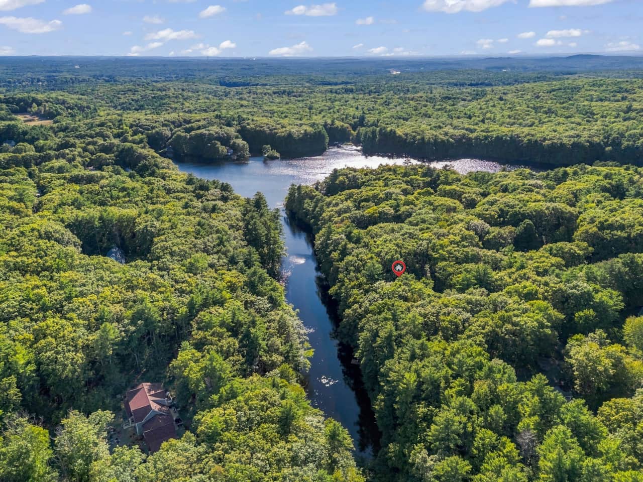 Enjoy this waterfront cottage still 10 minutes from the beach!