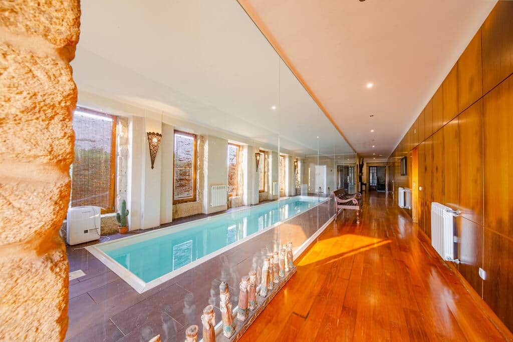 Piscina Interior e Corredor dos quartos