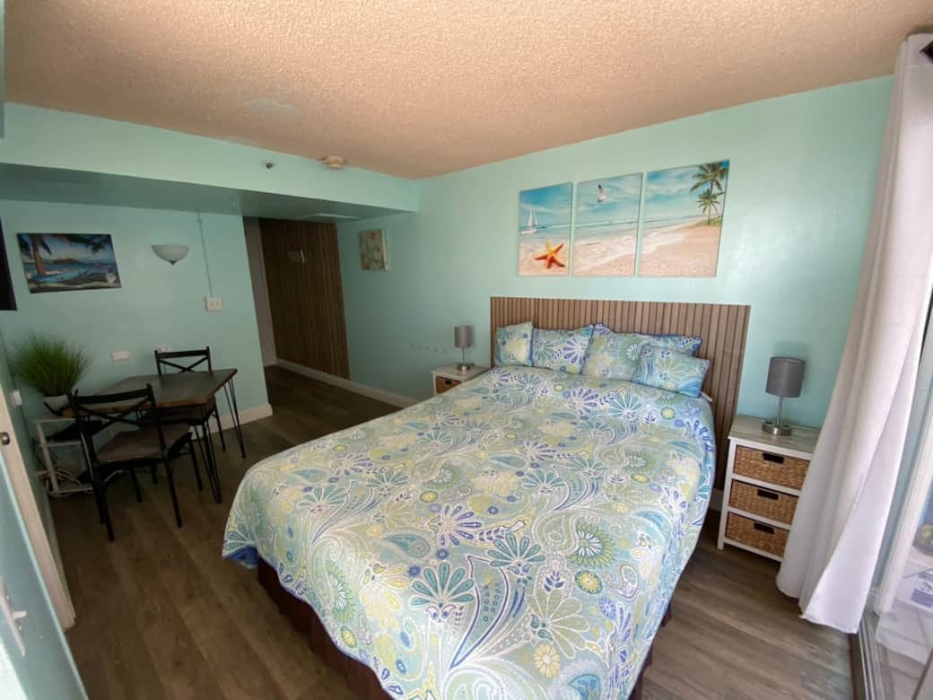 Queen bed (60"x80")