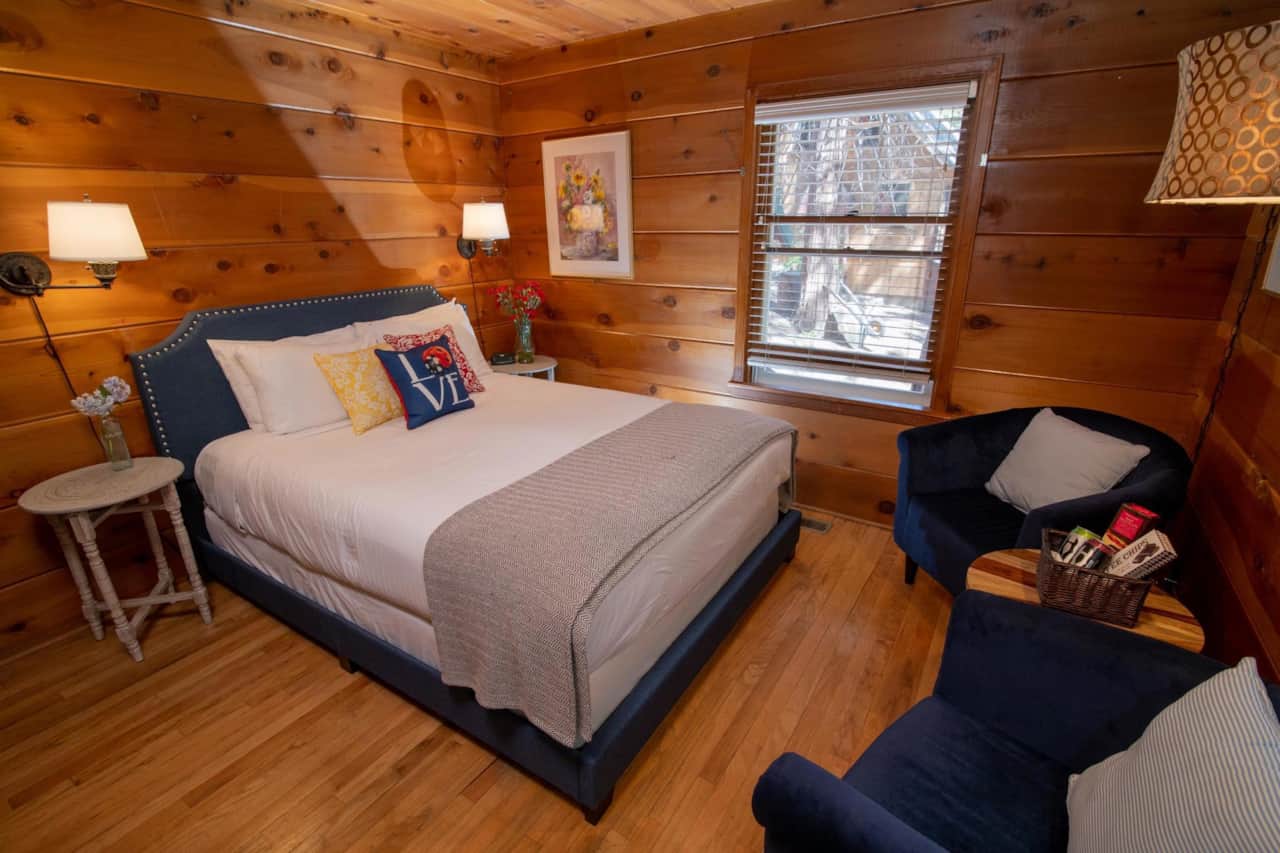 Elliott House Ponderosa Suite