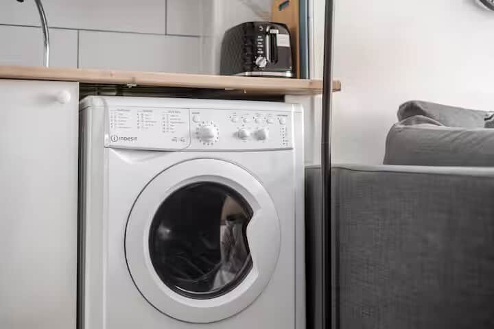 Washing machine and laundry essentials, convenient for longer stays.