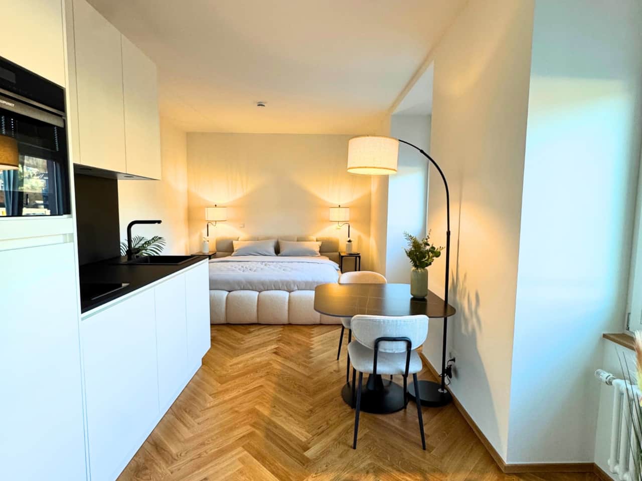 Schlafzimmer + Küche