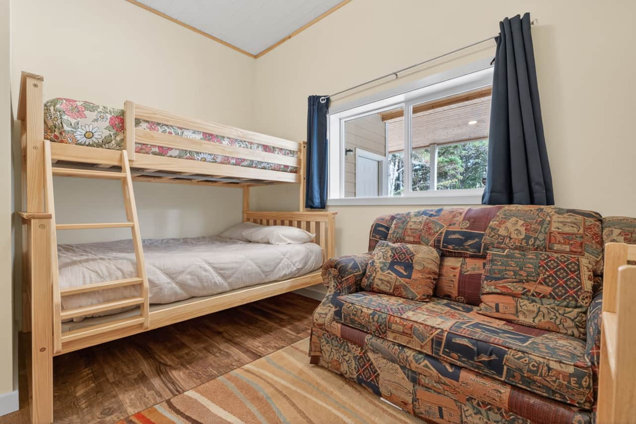 Lower Bunk Room.jpg