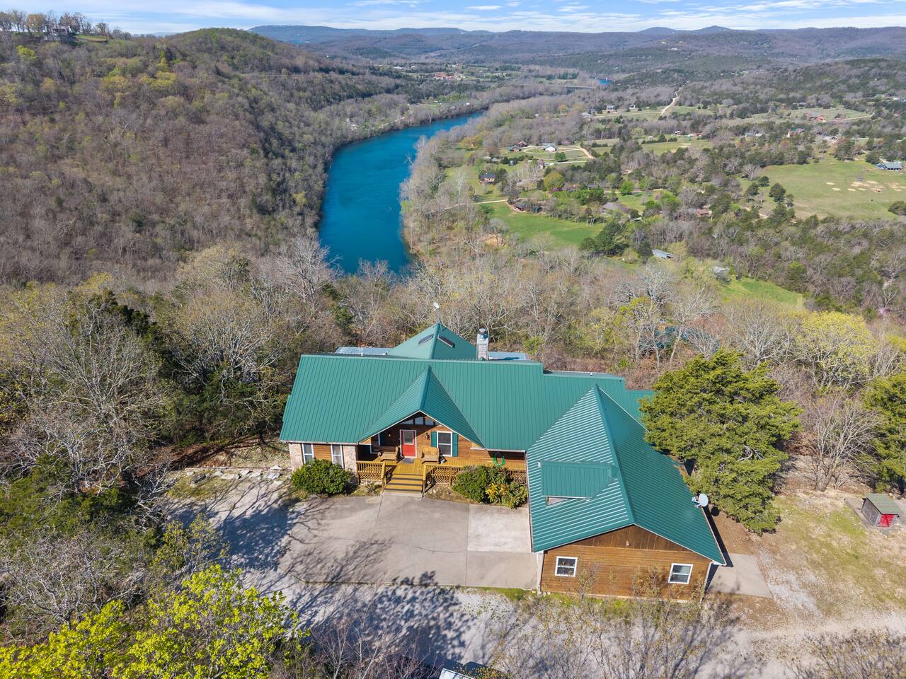 River Cabin, Hot Tub, Sleeps 10!