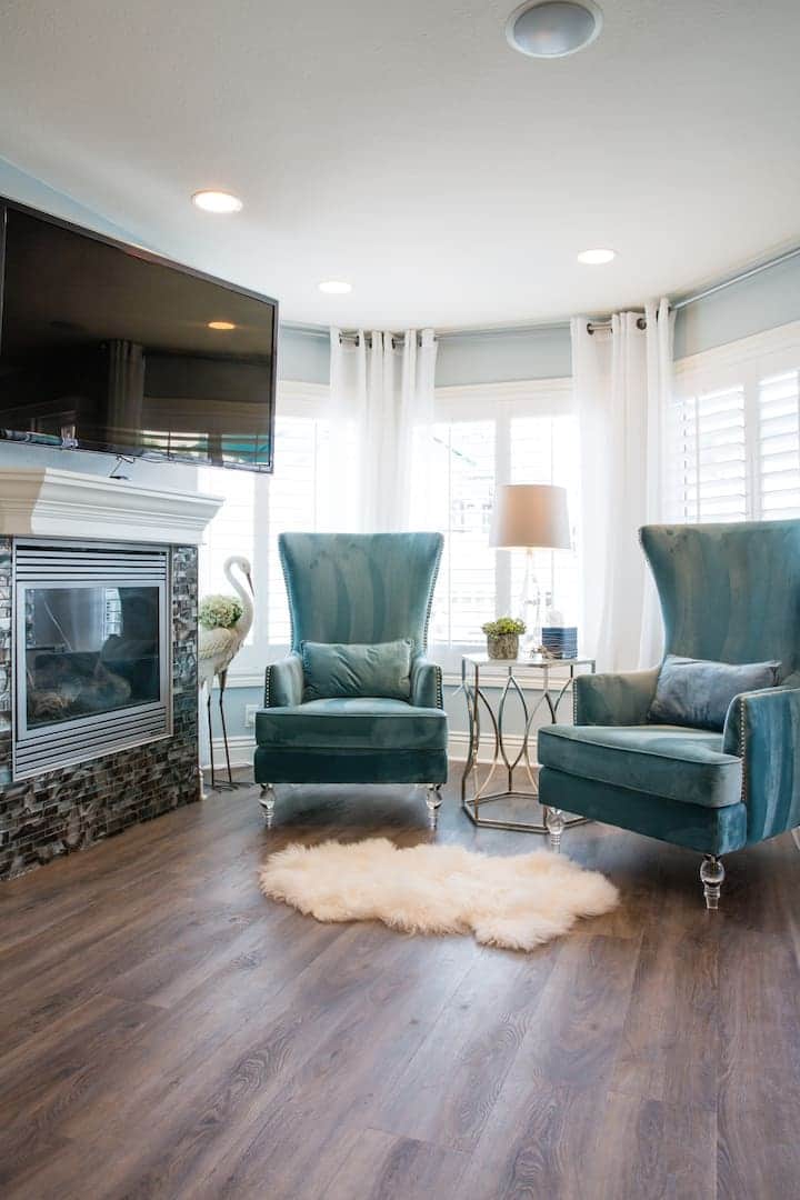 Great room sitting area & fireplace