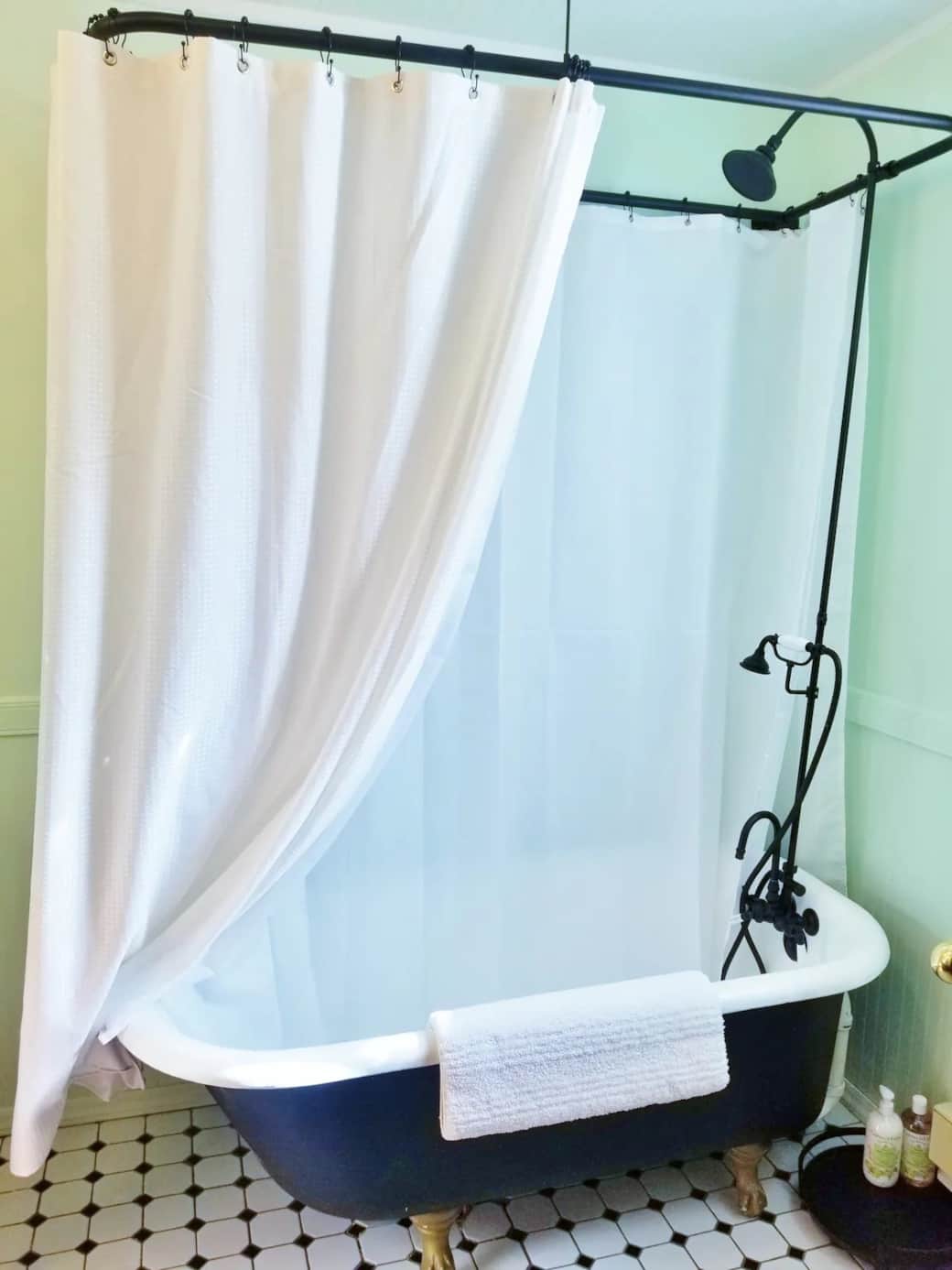 Full Bath & Footed Tub / Shower