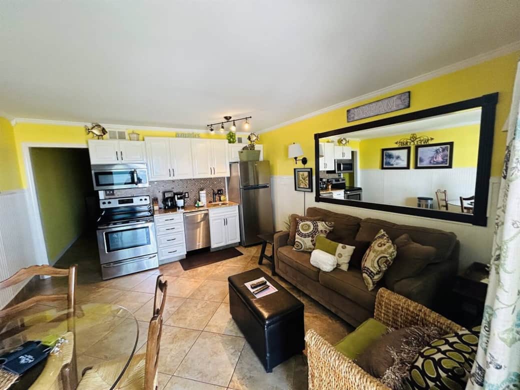 living room/dining/kitchen