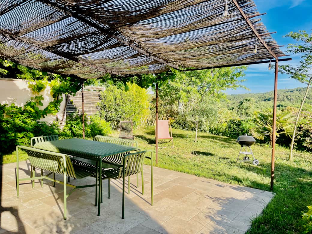 Terrasse et jardin exposé sud Terrasse et jardin exposé sud
