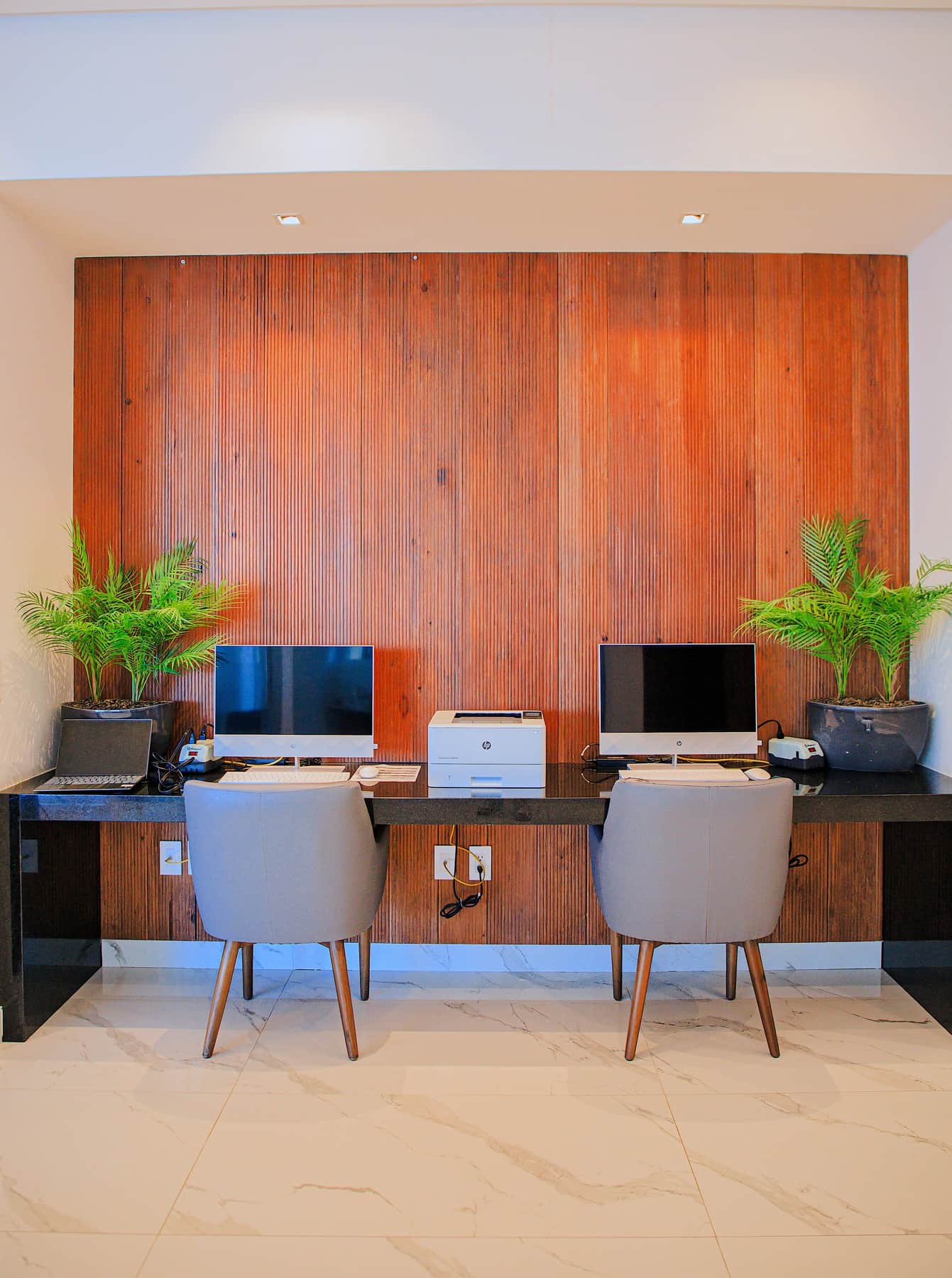 Business Center (desktop computers and b/w printers)