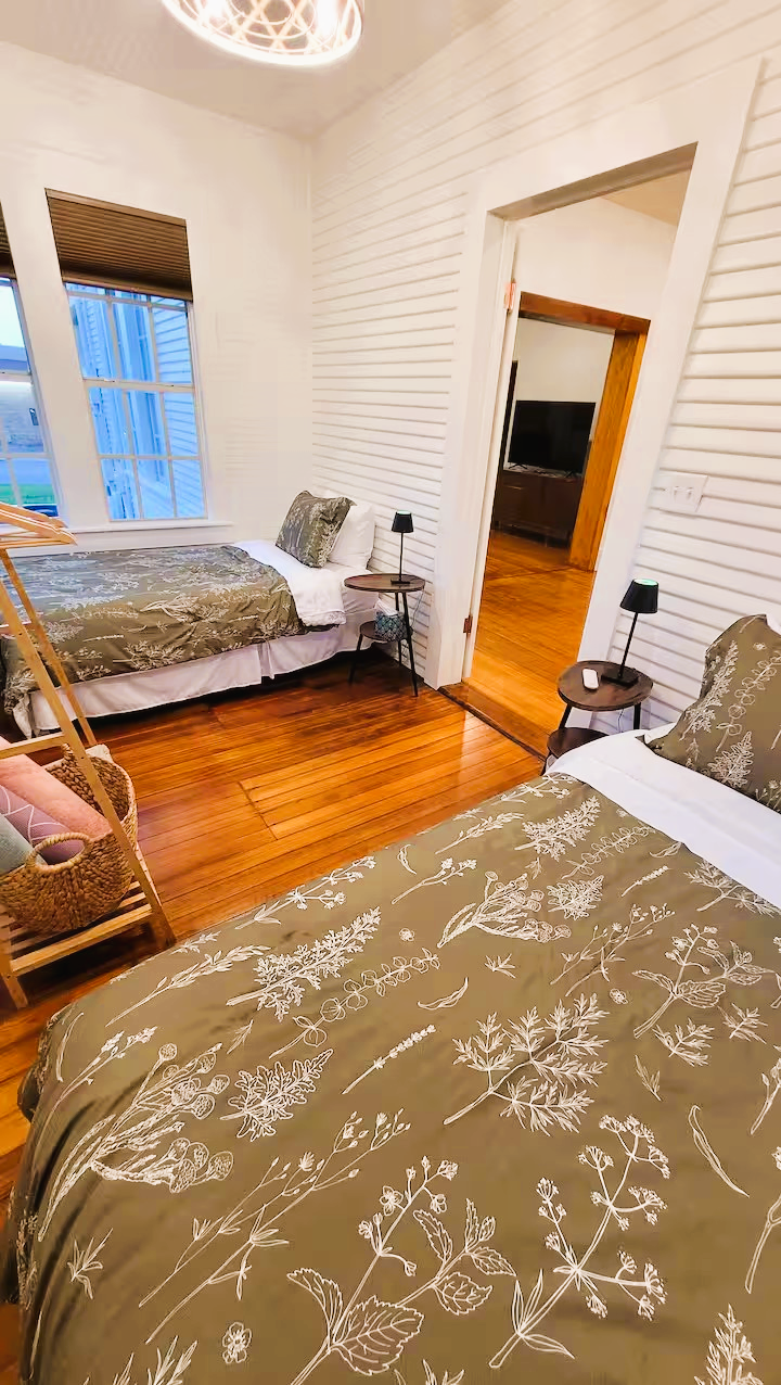 Bedroom 2, Twin Beds