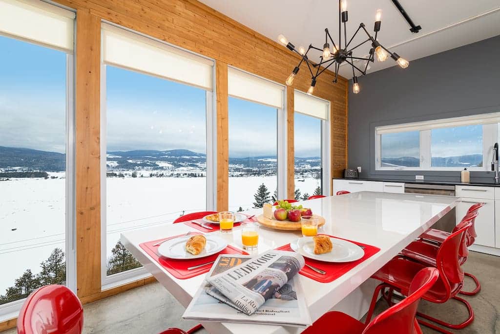 Table à manger, avec vue sur Baie-St-Paul, 3e étage