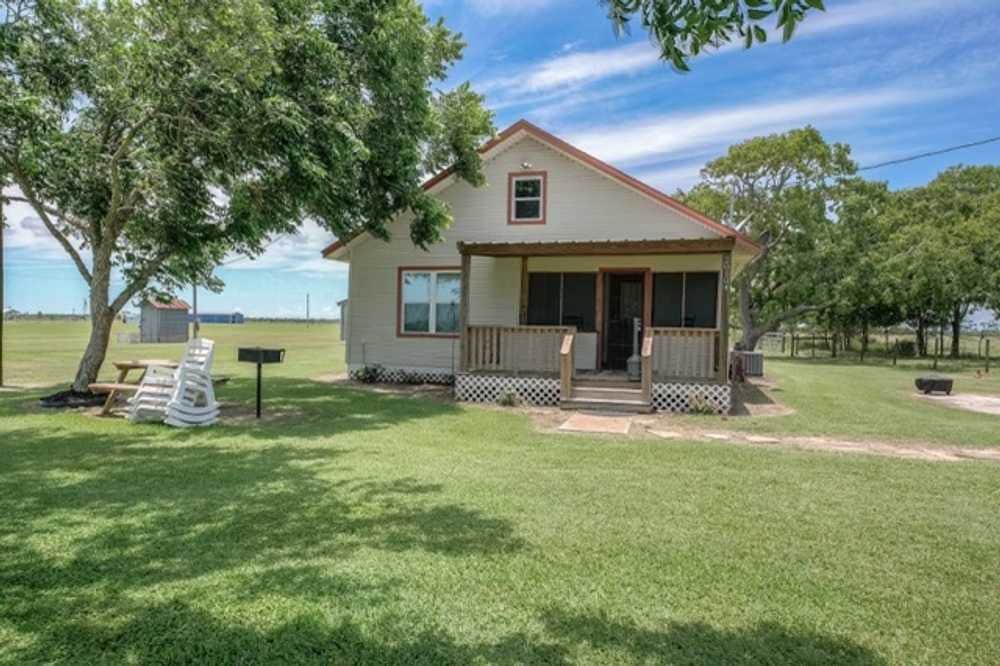 Country Bungalow Country Bungalow