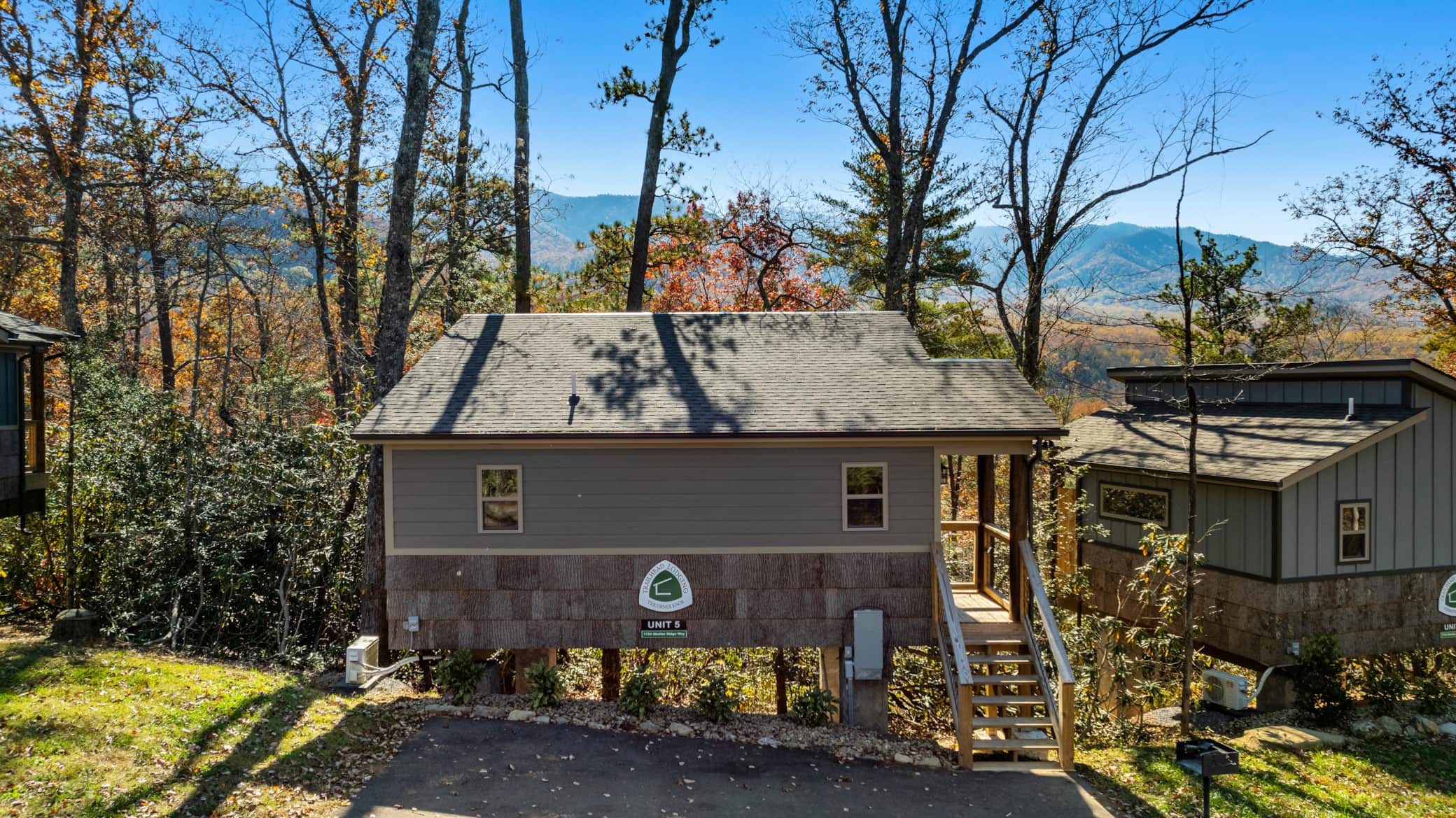 King Cabin 5 | Full Kitchen + Private Hot Tub — Cosby — vacation rental