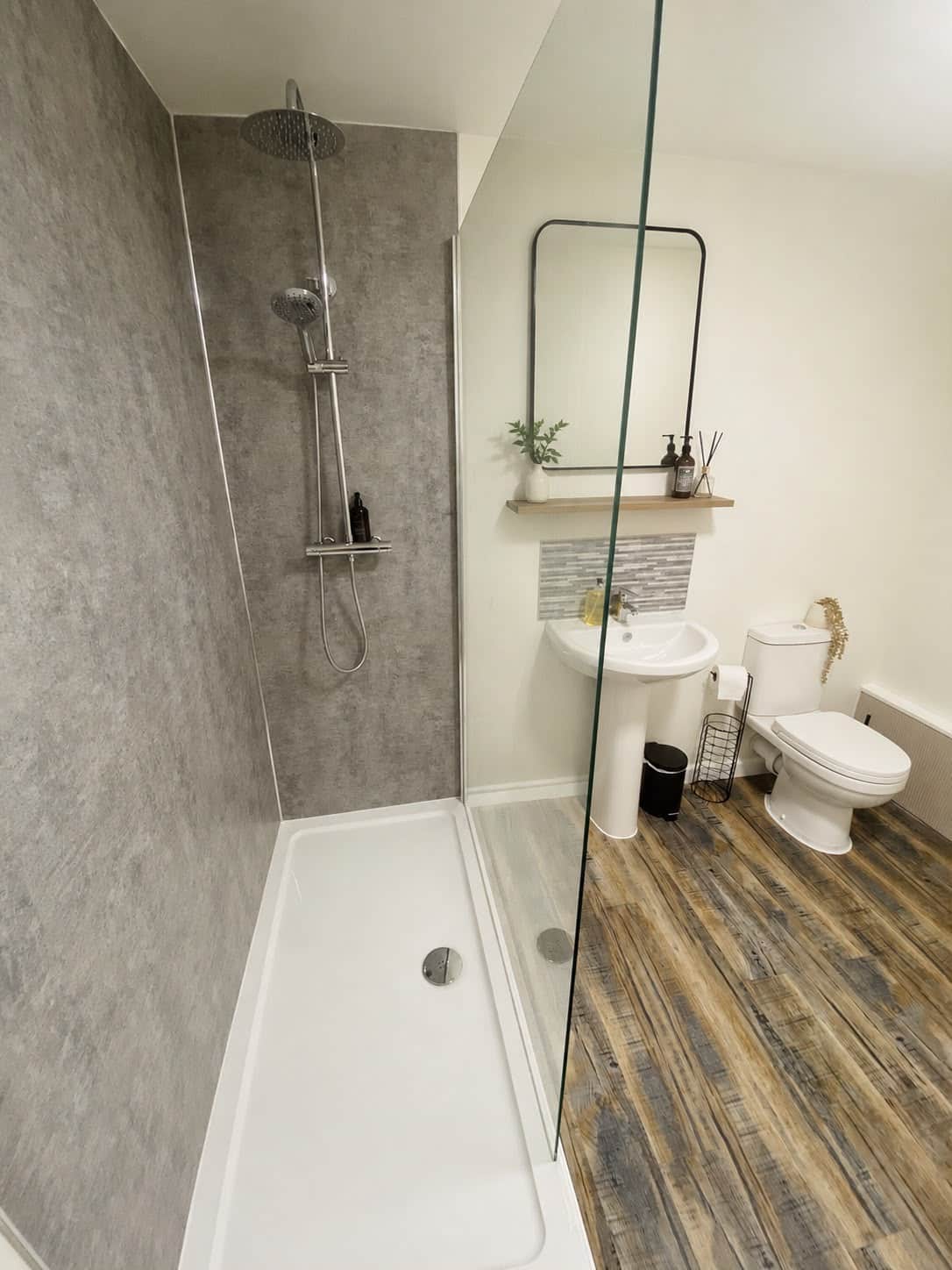 Bathroom | Shower | Toilet 