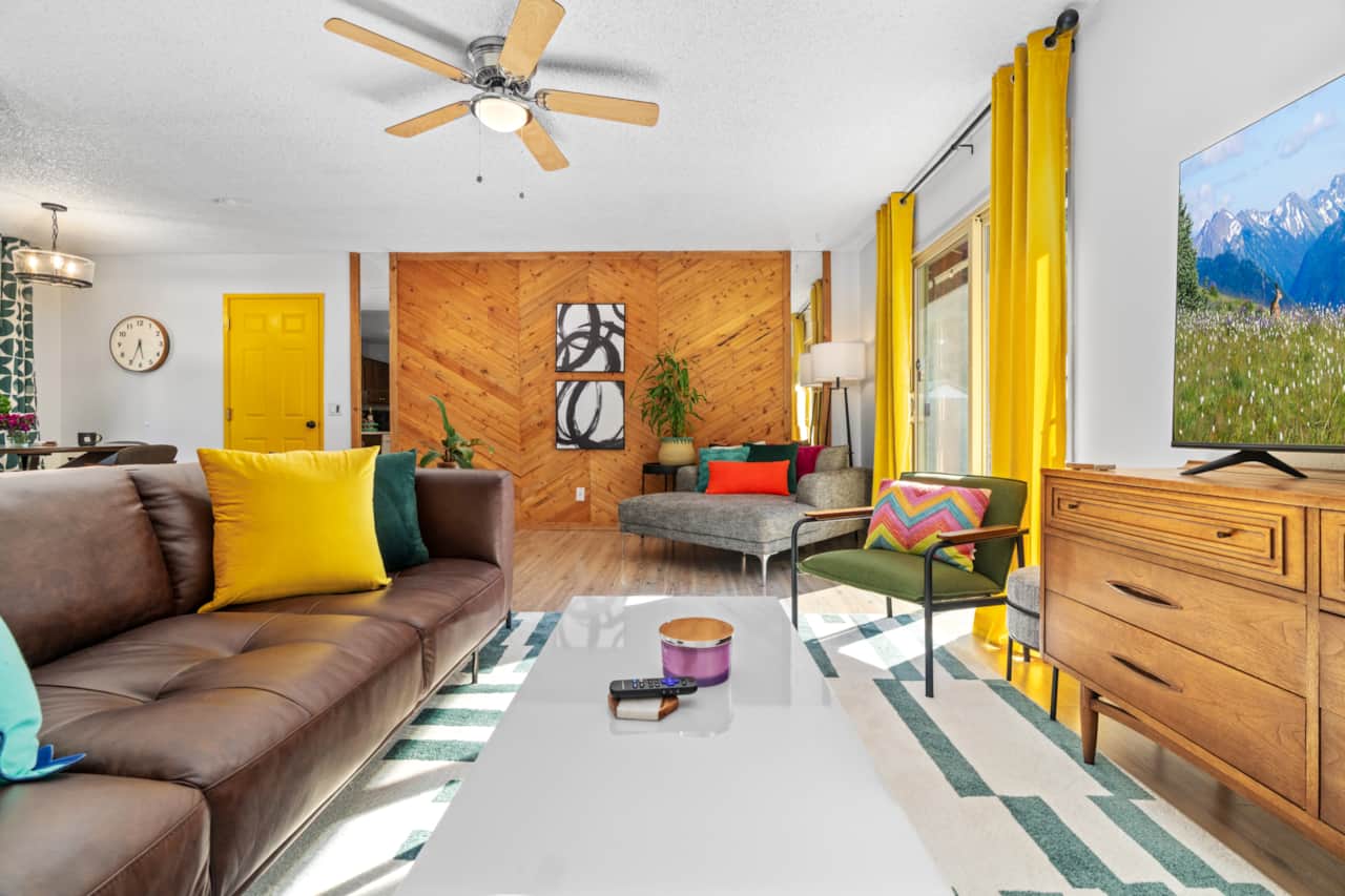 Modern happy decor