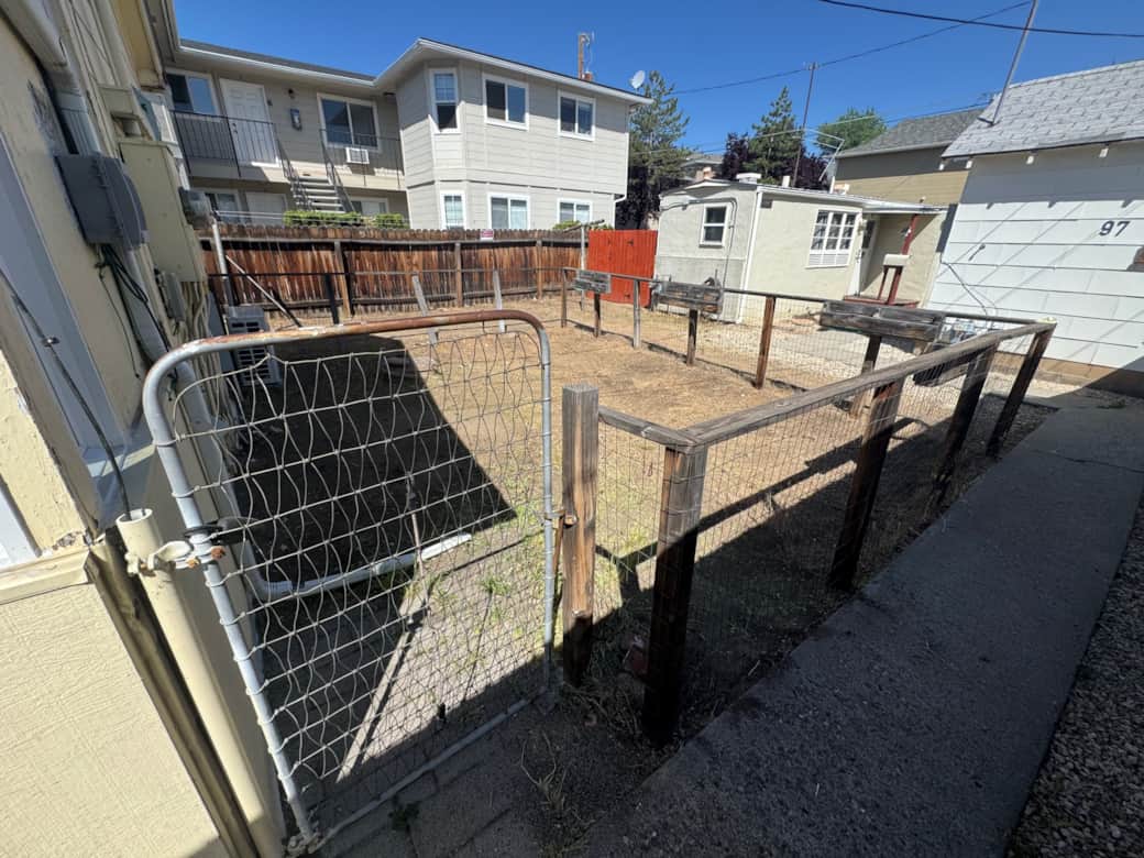 Private Enclosed Yard Space, Perfect for Small/Medium Dogs! 