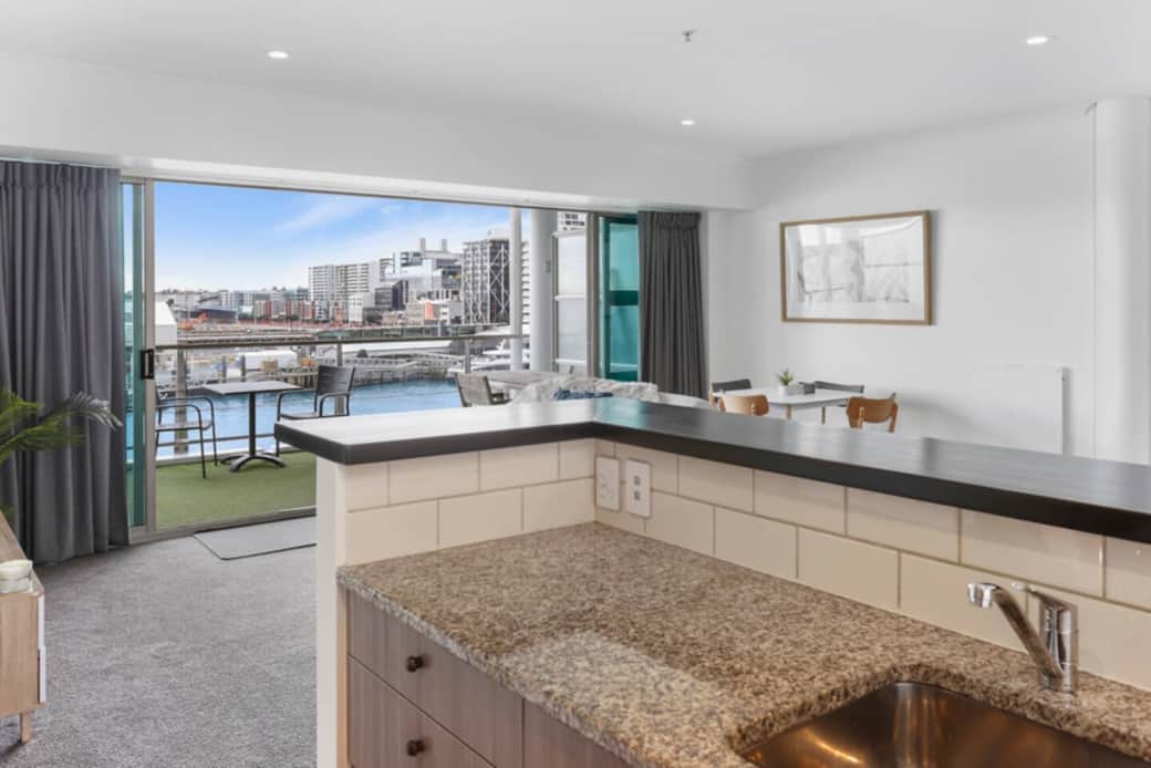 Kitchen island, view of the city
