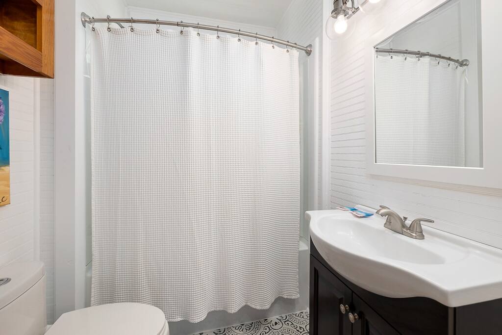 Full Bathroom