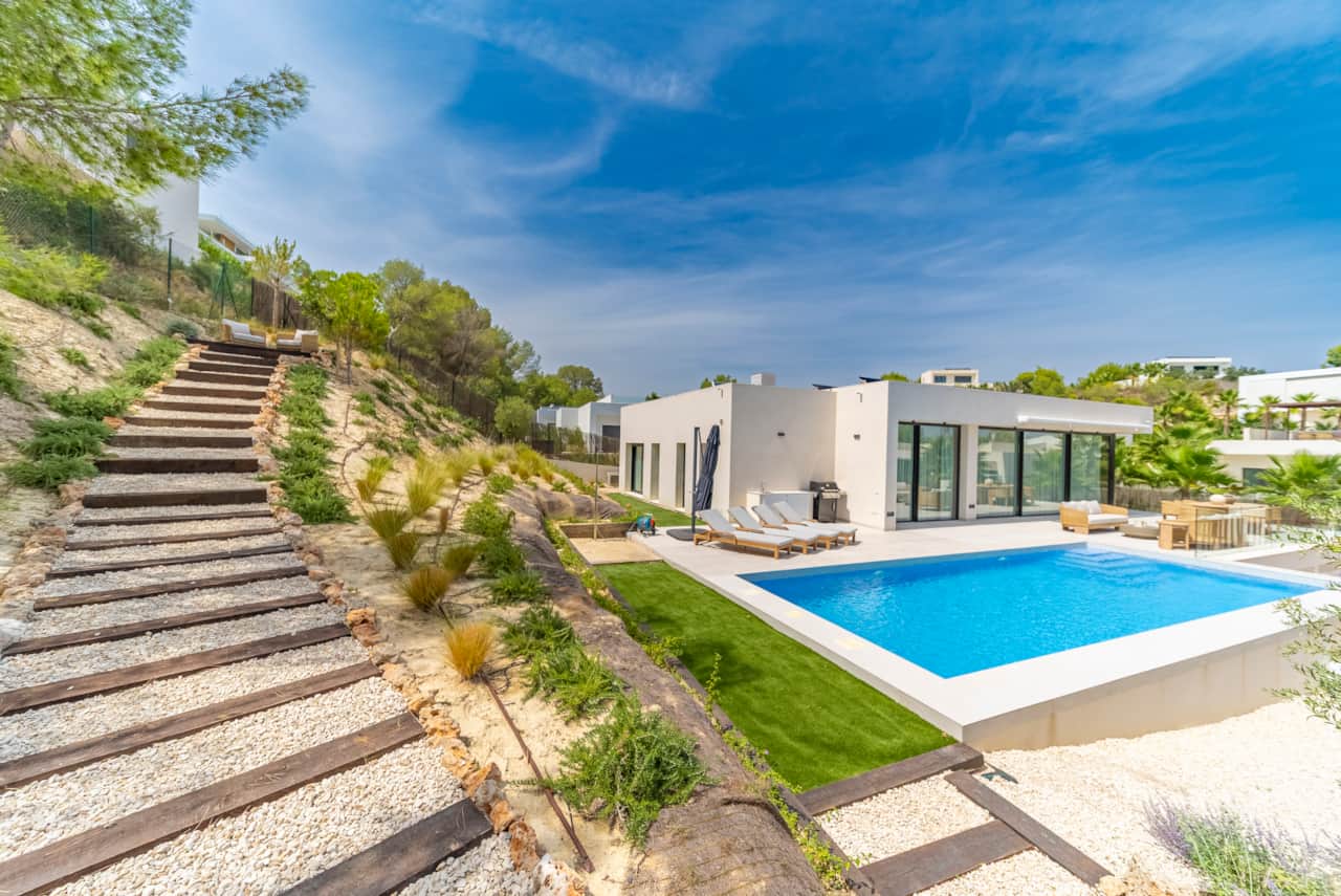 Luxury villa in las colinas golf for holiday rental 9