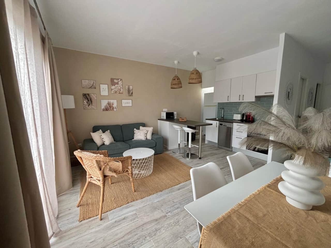 Luminous Ca Nostra - Open Plan Kitchen, lounge diner
