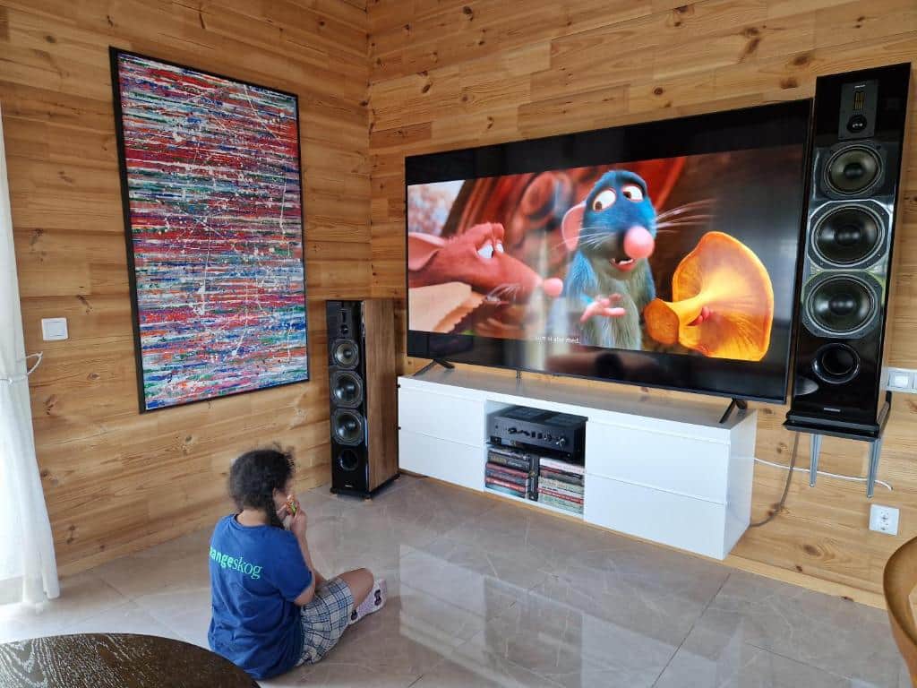 Big Screentv with Great sound Big Screentv with Great sound
