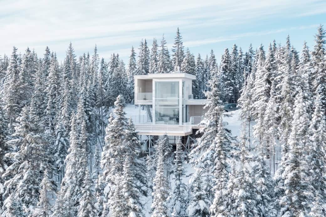 Snowy landscapes can typically be witnessed form mid-November to early April.
