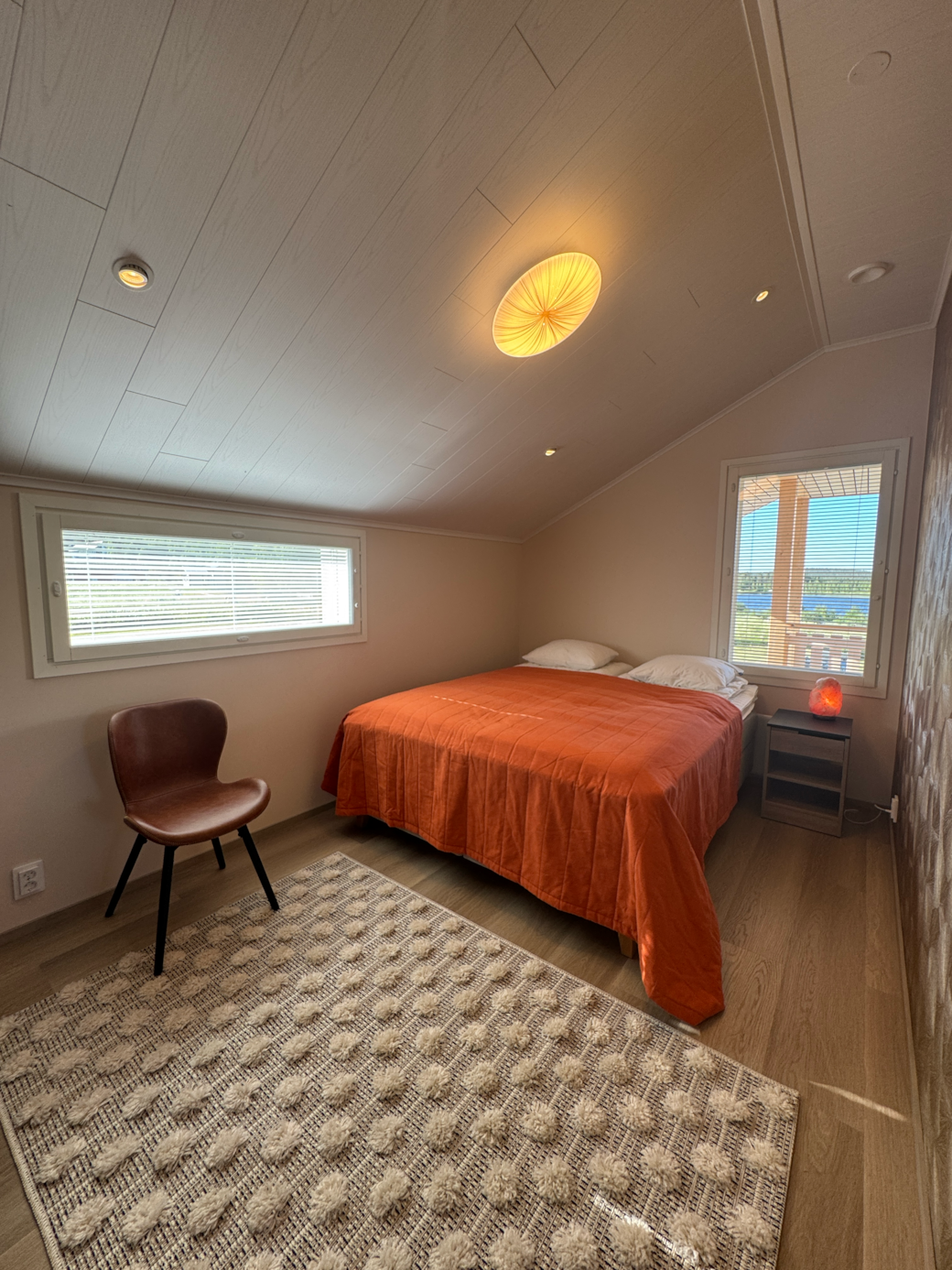 The bedroom is equipped with a king-size bed and a wardrobe. The bedroom is equipped with a king-size bed and a wardrobe.