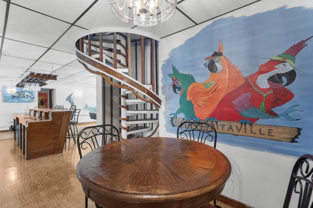 Bar/Dining Area