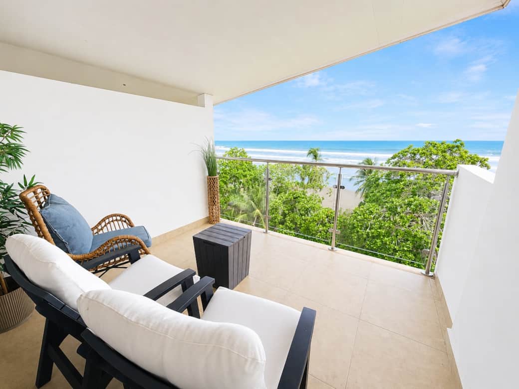 Private Upper Balcony with AMAZING Ocean Views