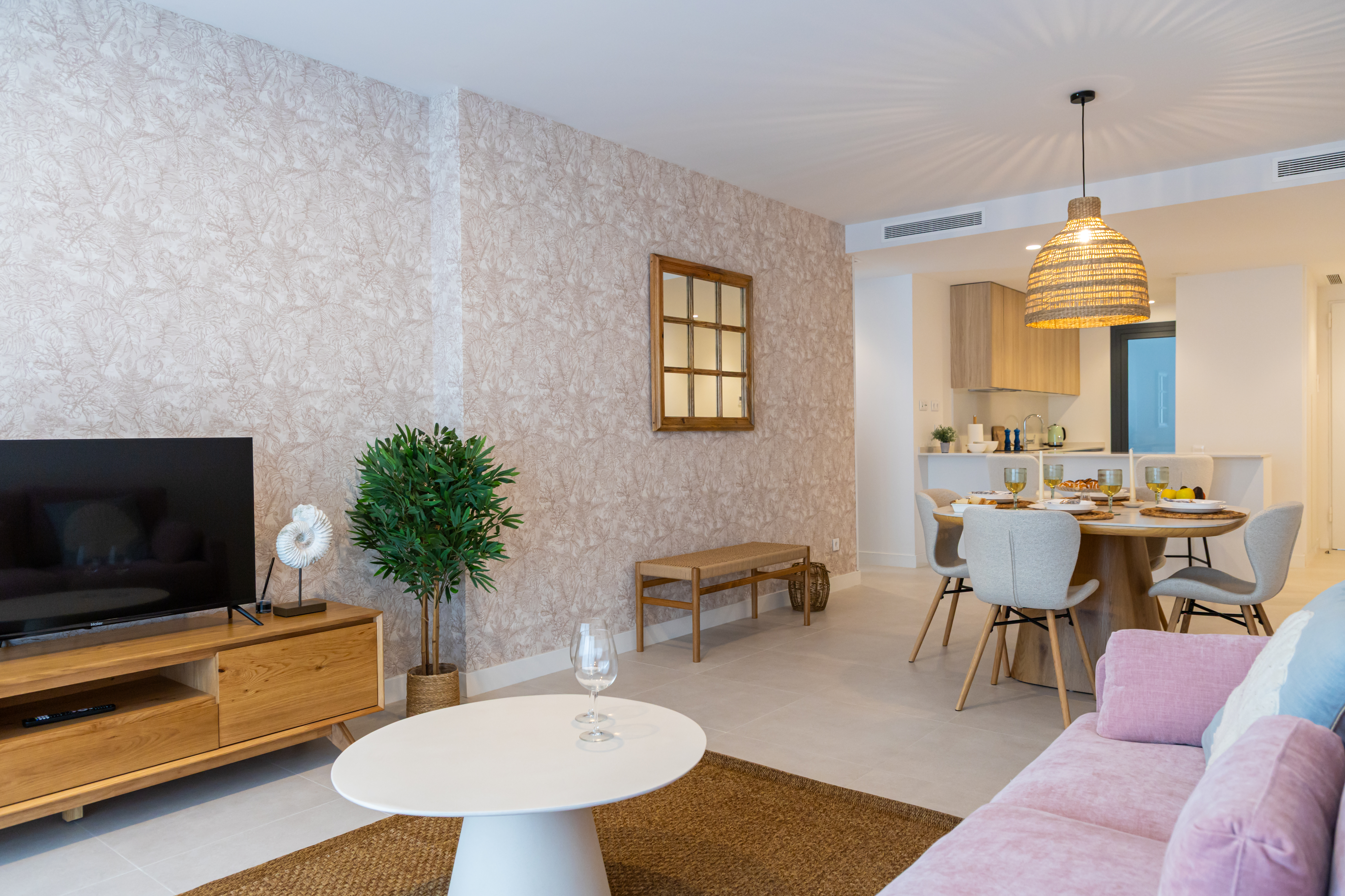 RDR572 - Stylish 2 Bed Apartment in Vanian Gardens