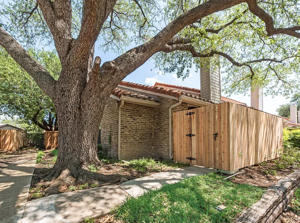 861A Dublin front view (private entrance and patio)