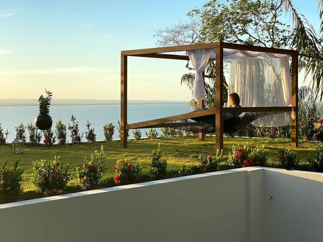 Pergola con vistas maravillosas de día y de noche Pergola con vistas maravillosas de día y de noche