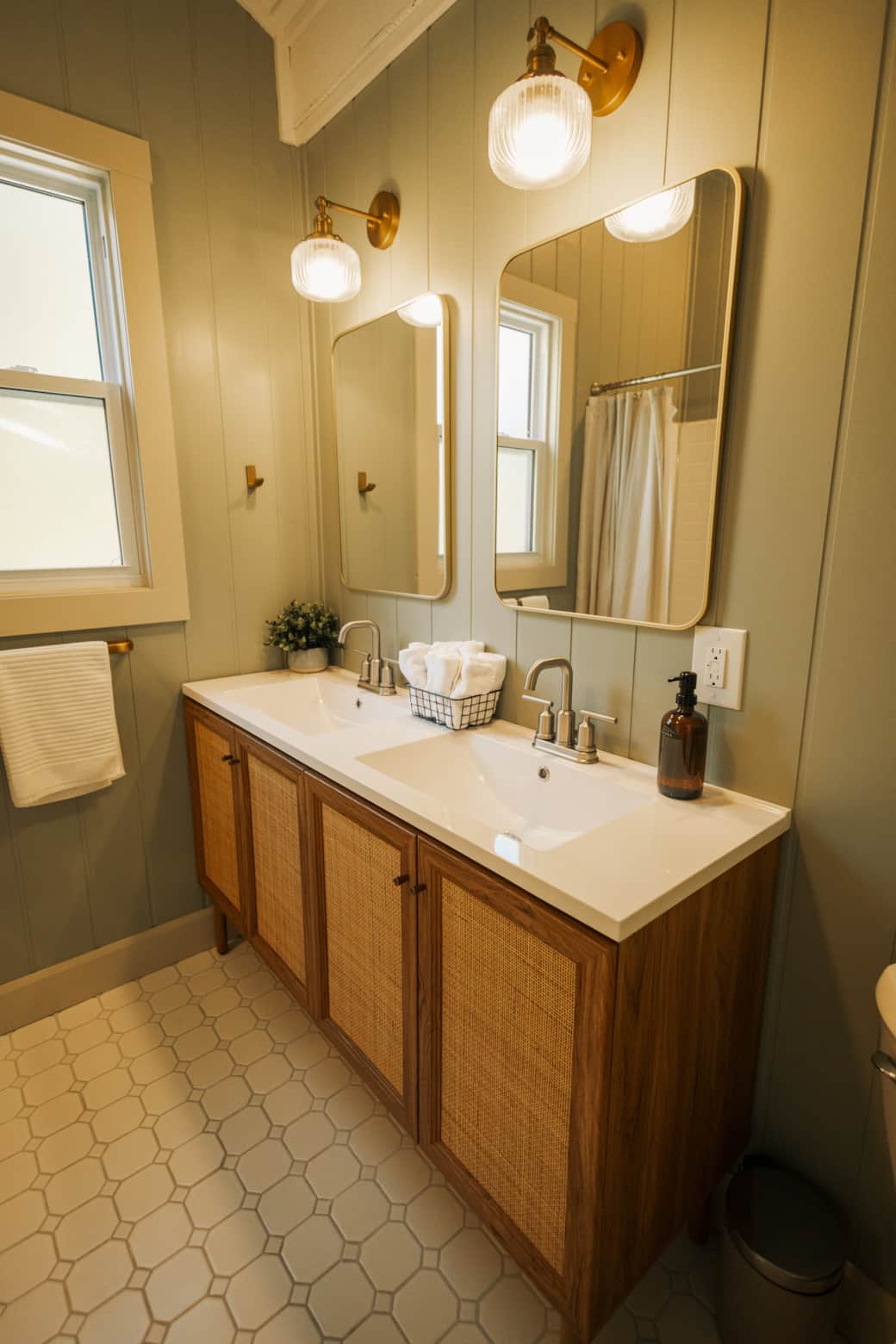 Large bathroom with double vanity and tub/shower Large bathroom with double vanity and tub/shower