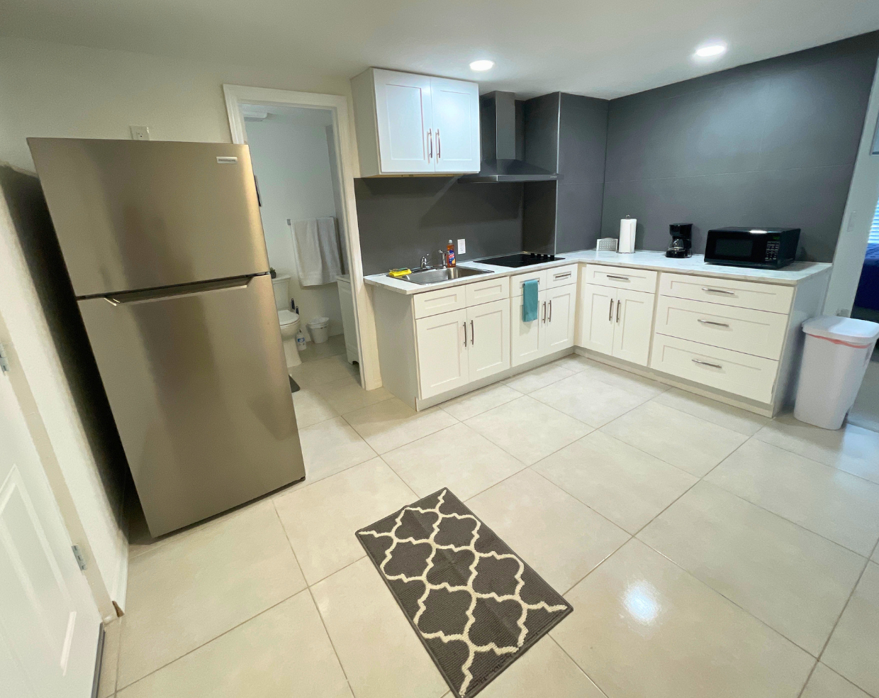 Fully equipped kitchen with fridge, cabinets, range hood, coffee maker & microwave. Lakeland, FL