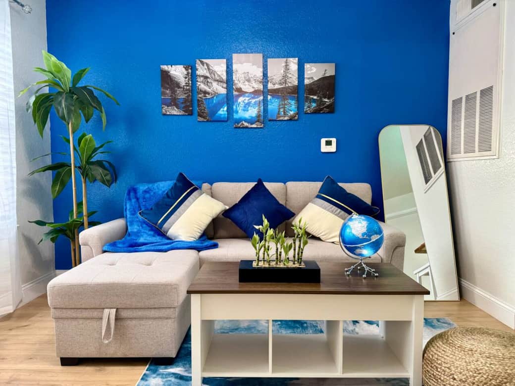 Relaxing living room area
Relaxing living room area