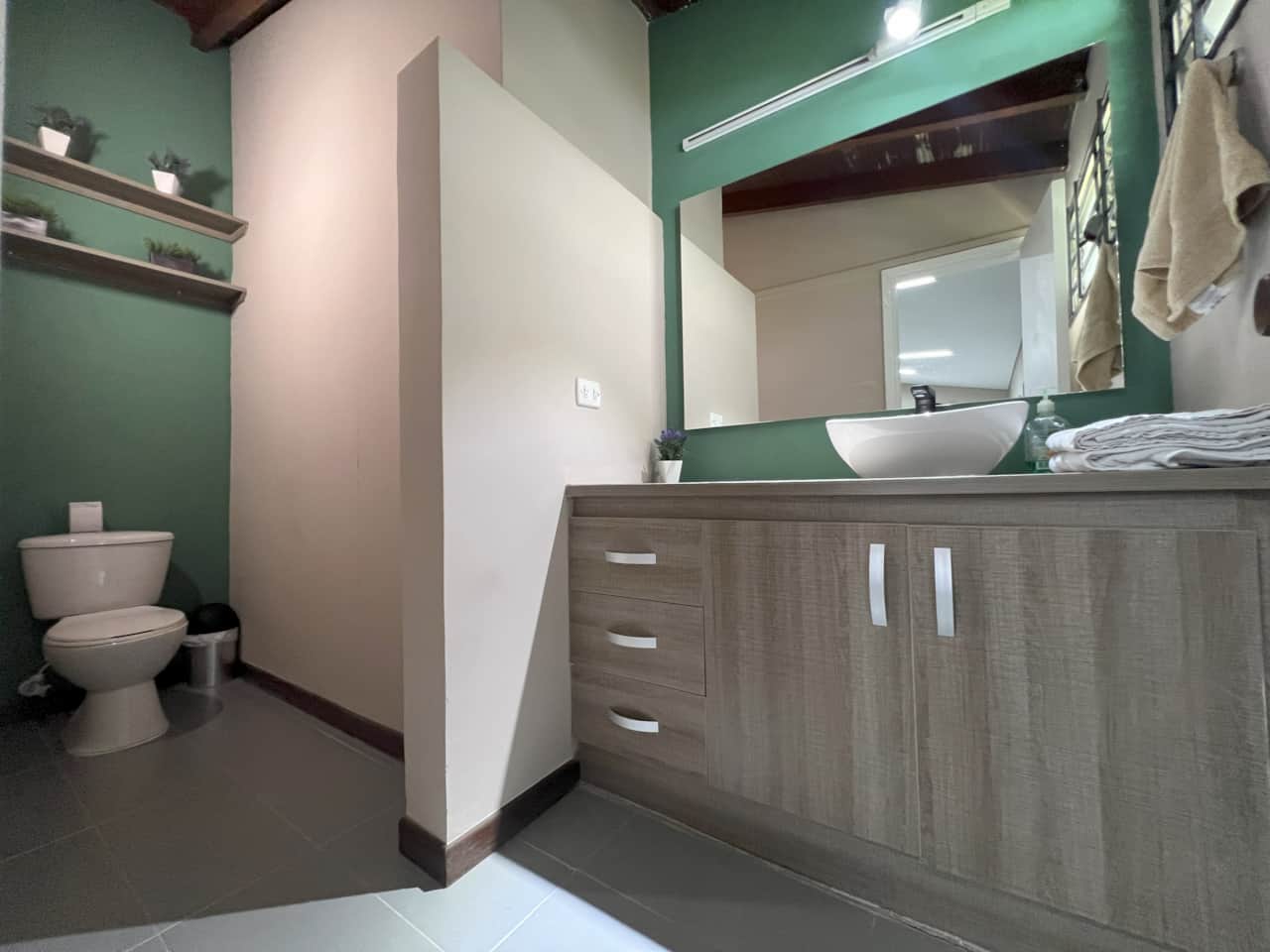 Apartahoteles en Poblado con baño y cocina privados