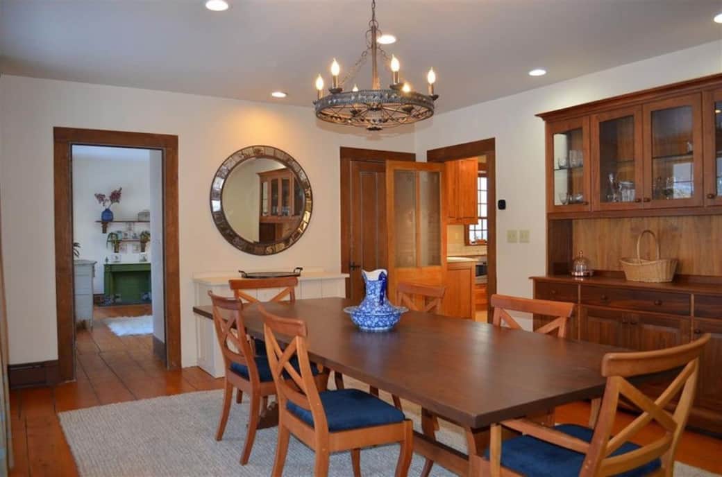 Large dining table to entertain your friends and family.