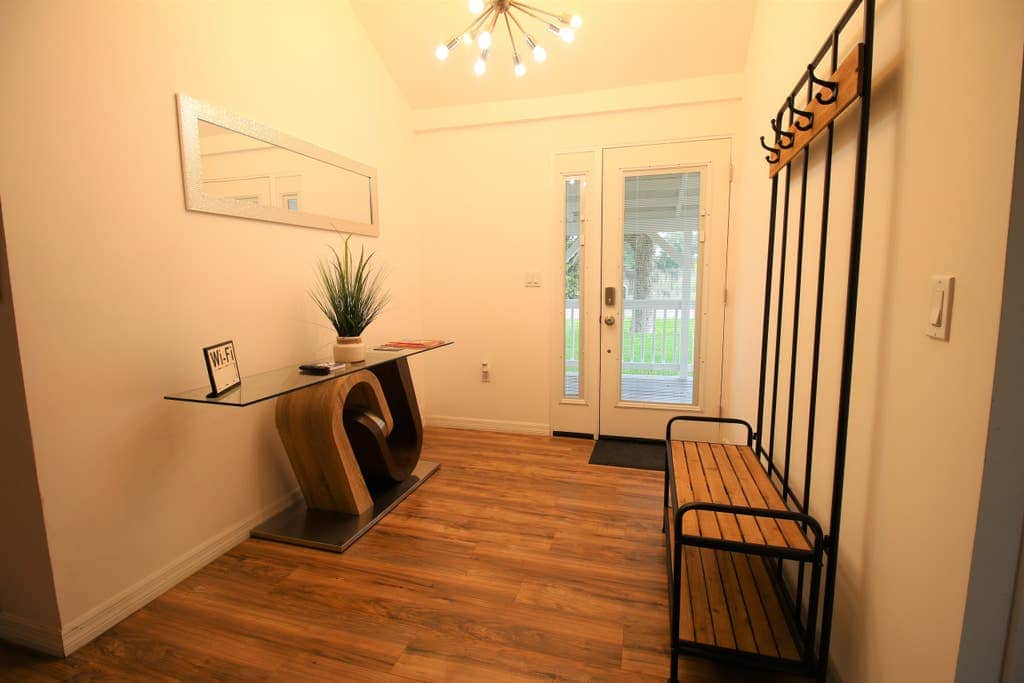 Main entrance of your Lakeland stay