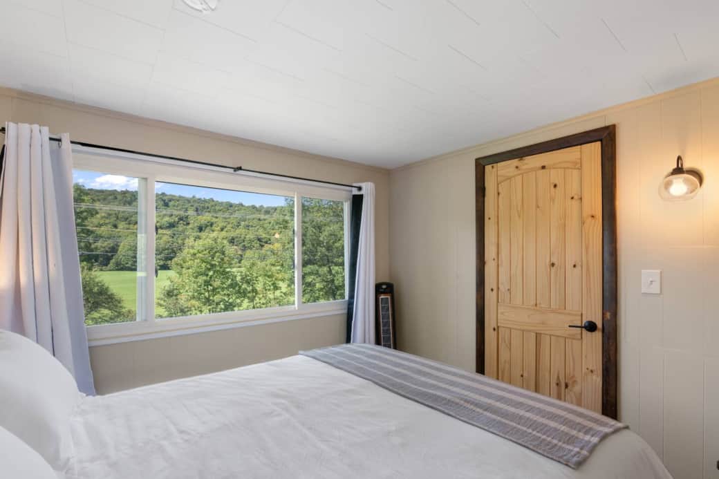 Unit 1 Front queen bedroom