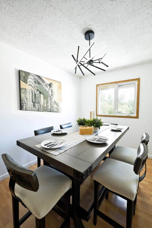 Elegant Dining AreaThis modern six-seater dining space features a sleek table, comfy upholstered chairs, and a statement chandelier. Large windows bring in natural light, creating a bright and inviting atmosphere—perfect for meals or gatherings.