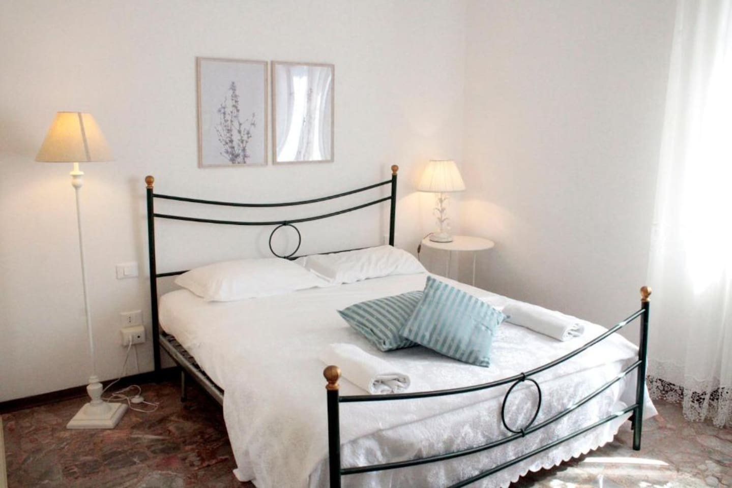 Camera da letto con ampi armadi