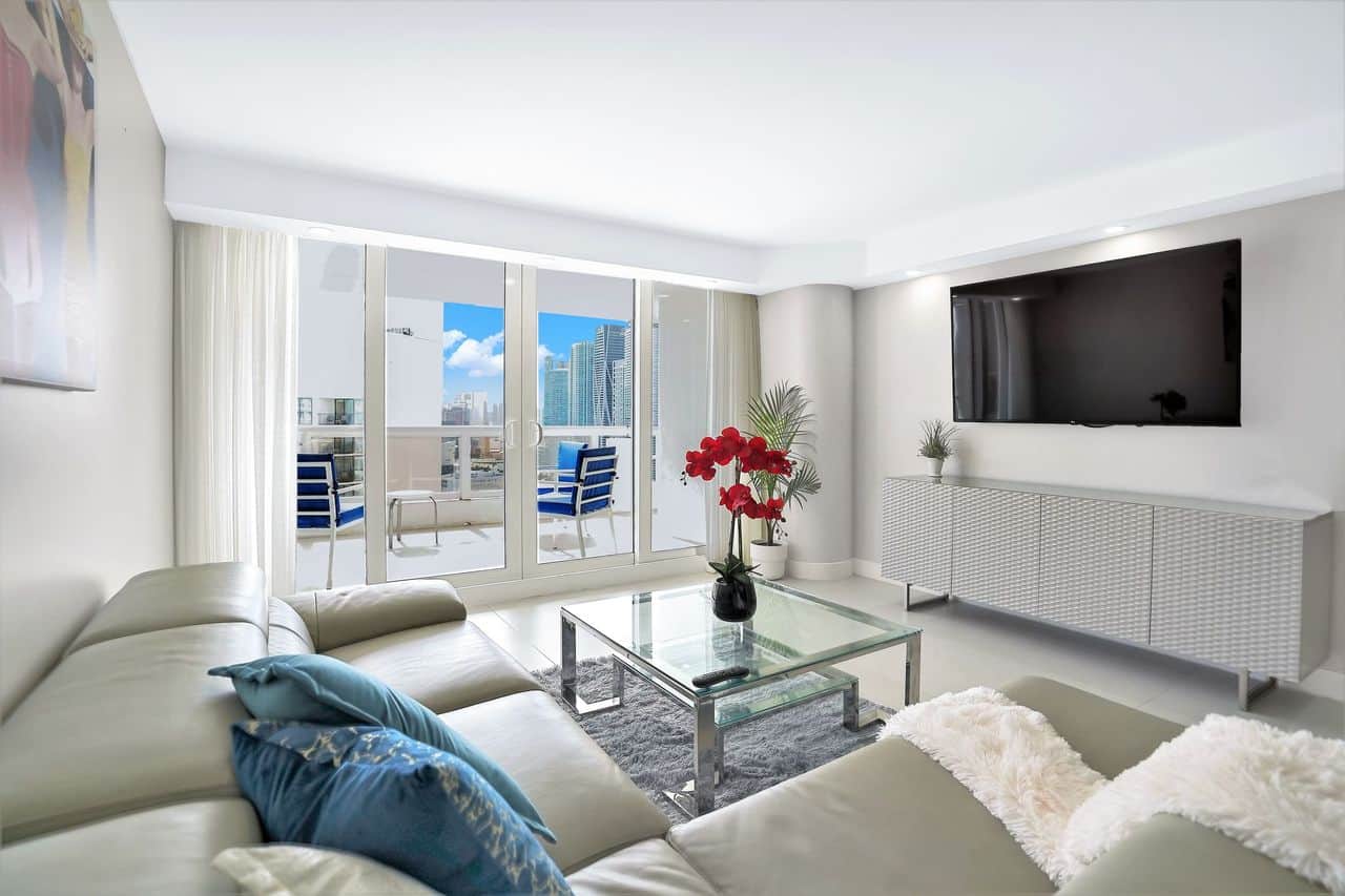 Living room, balcony access, Tv