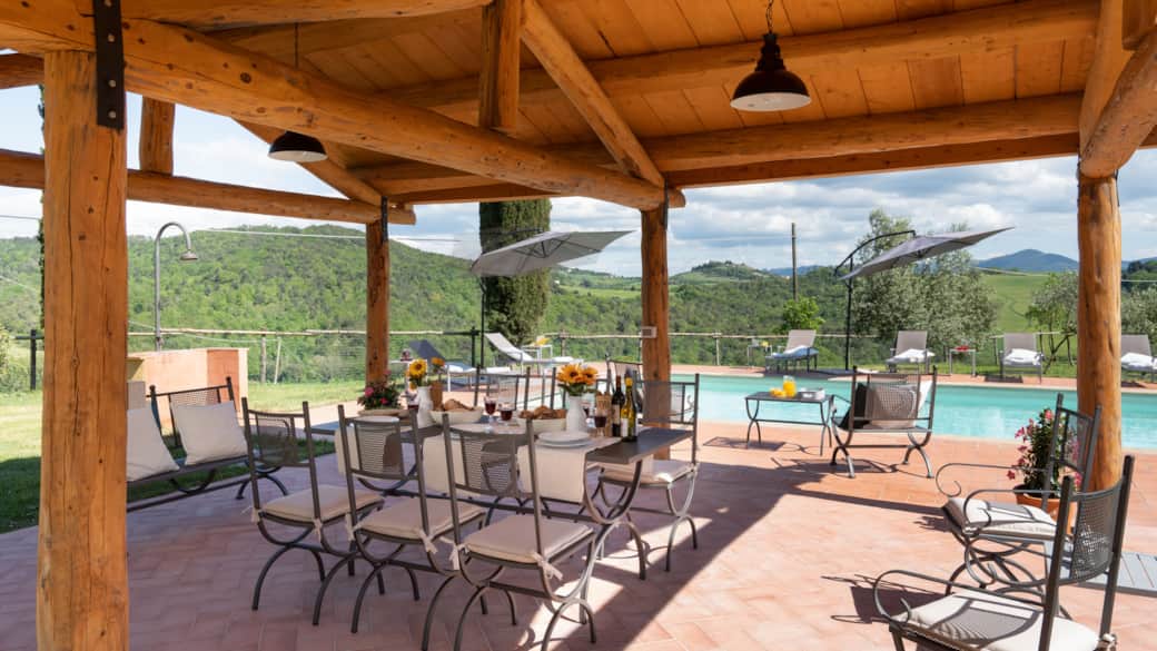 Outdoor Dining Area 