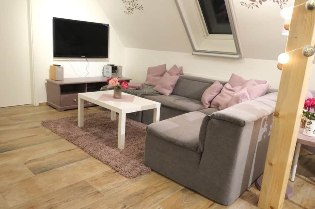 gemütliches Sofa mit TV Bereich gemütliches Sofa mit TV Bereich