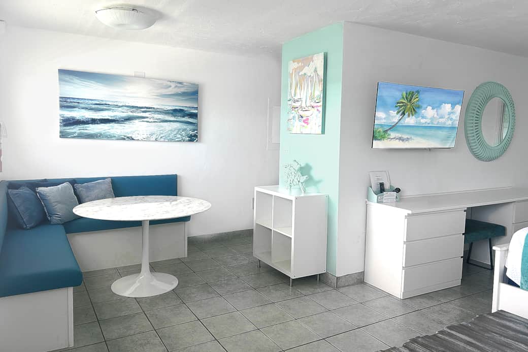#17 - dining area - Smart TV