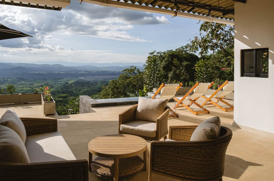 Terraza, sala y comedor