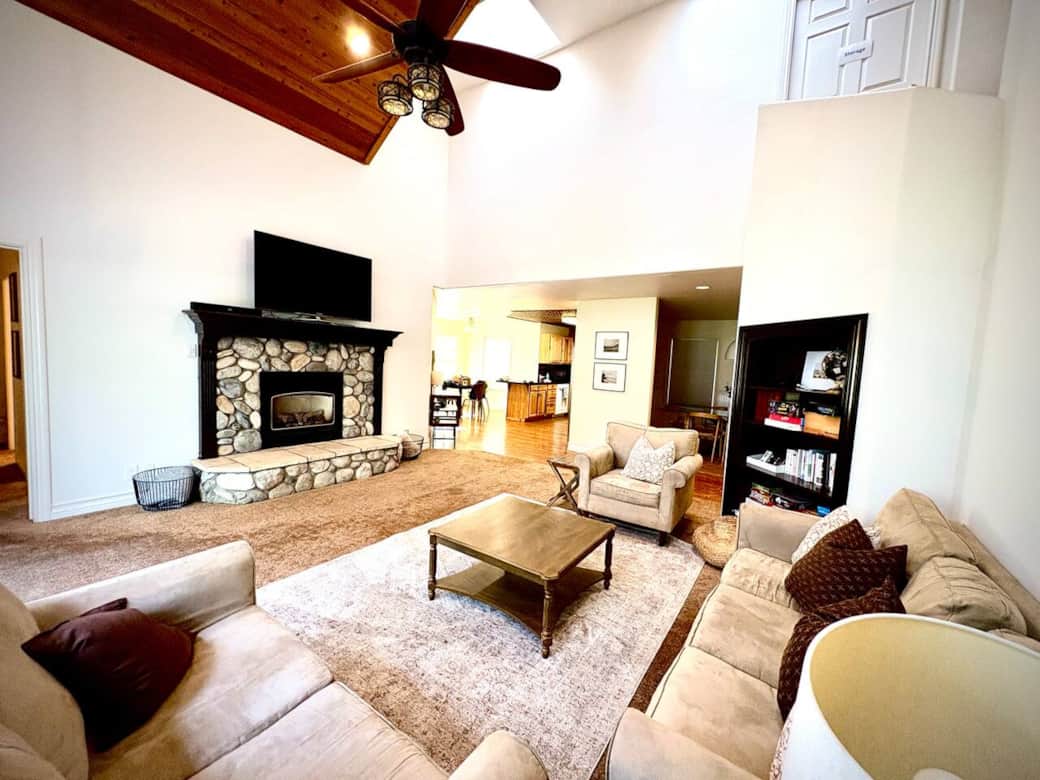 Cozy living room place to relax and catch up with friends and family.