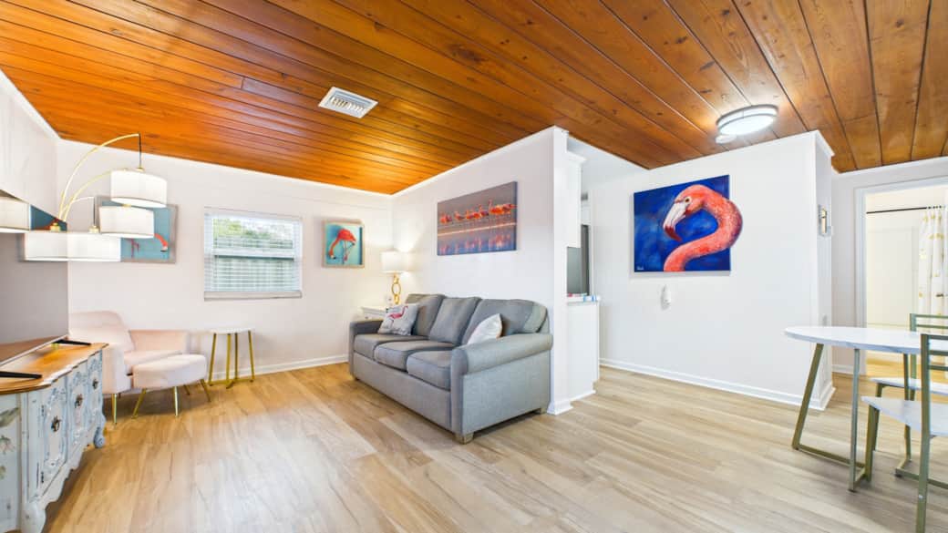 Plenty of comfortable seating for relaxing. Plenty of comfortable seating for relaxing.