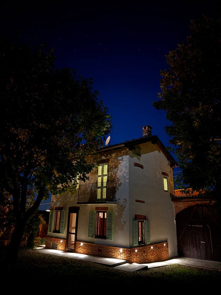 Independent Home with Private Courtyard – Monferrato